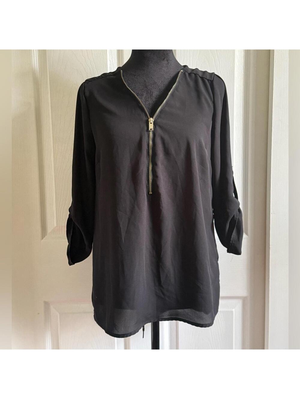 Women's Blouse | 3/4 Sleeve Zip Up | Rue21 | Size M